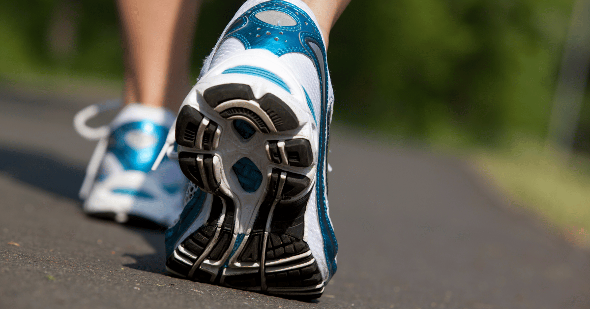 Chůze, nordic walking, nebo běh? Jak je kombinovat pro lepší kondici